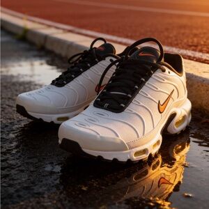 Nike Air Max Plus (TN) Sneakers – Summit White Total Orange 
Size 7.5 | NIB